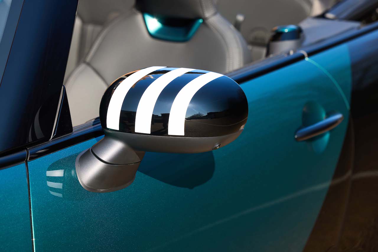 P90635318_highRes_mini-01-the-brands-f